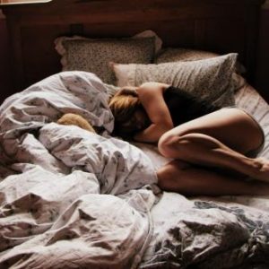 dating sleep alone - לישון לבד